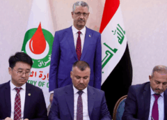 النفط توقع ملحق عقد تطوير حقل شرق بغداد لزيادة الانتاج الى 100 الف برميل يوميا