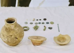 العثور على 20 قطعة أثرية في الديوانية