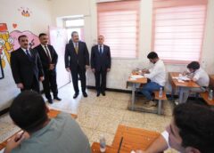 السوداني يزور أحد المراكز الامتحانية في جانب الكرخ