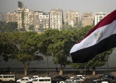 مصر.. إقالة مسؤول كبير على الهواء