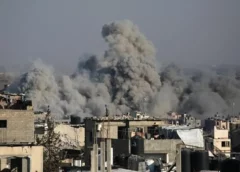 بينهم صحفي.. قصف إسرائيلي مباغت يقتل 24 شخصا في “استراحة” على شاطئ غزة